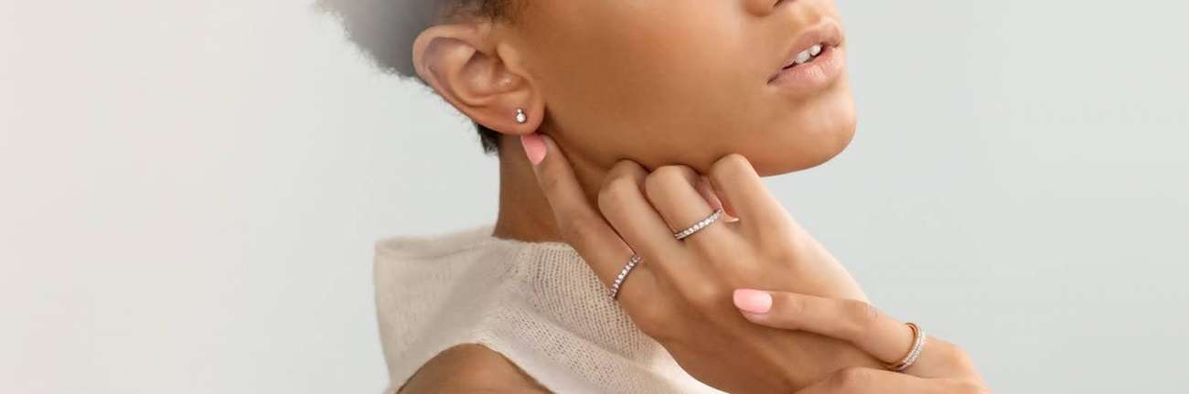 Jewelry featuring lab grown diamonds